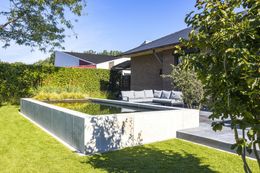 Foto van een recente zwemvijver